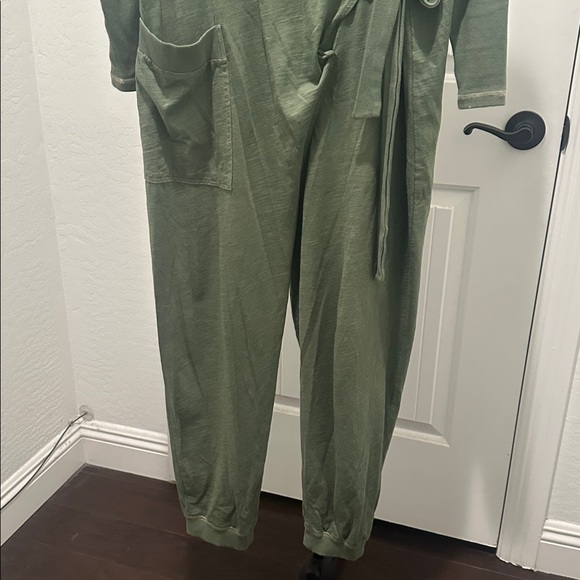 Free People Its a Wrap Jumpsuit Relaxed Fit Onsie Jumper Pants Olive Green Sz XS - Picture 8 of 14